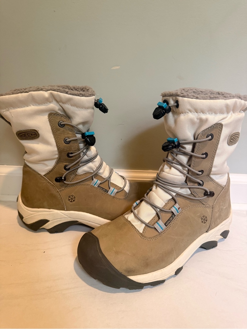 Keen Women's Wilma Lace Tan and White Insulated Winter Boots